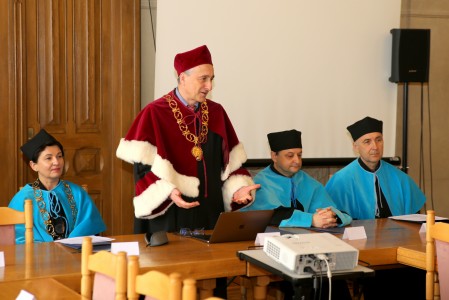 Władze dziekańskie z prorektorem ds. kształceniaWładze dziekańskie z prorektorem ds. kształcenia. Kliknij, aby powiększyć zdjęcie.